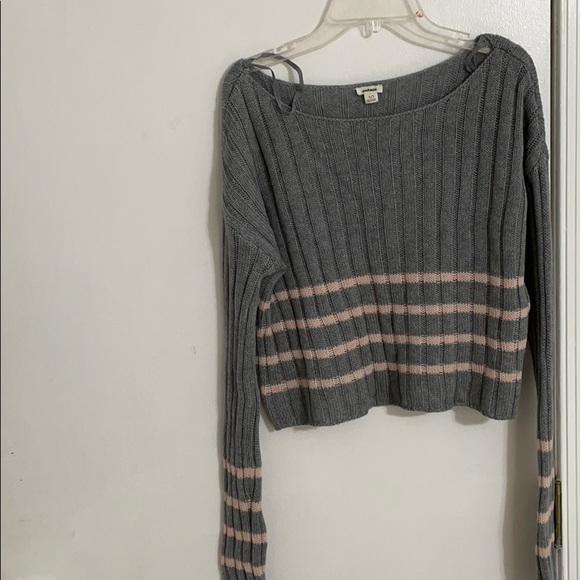 Garage Cropped Sweater - Picture 3 of 3